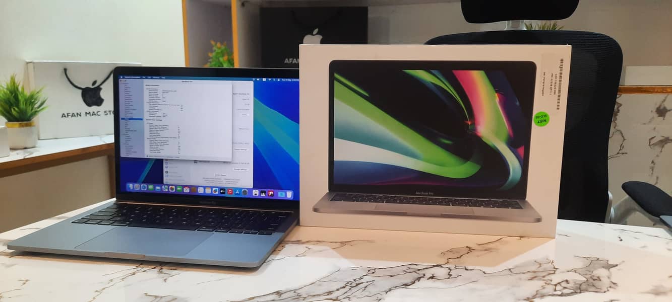 MacBook Air  M1 13inches 8gbram/256gbssd 7