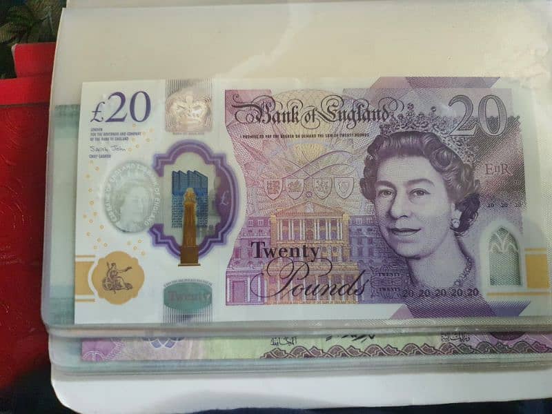 72 notes and 60+ diff countries  ( I can sell separately if you want ) 3