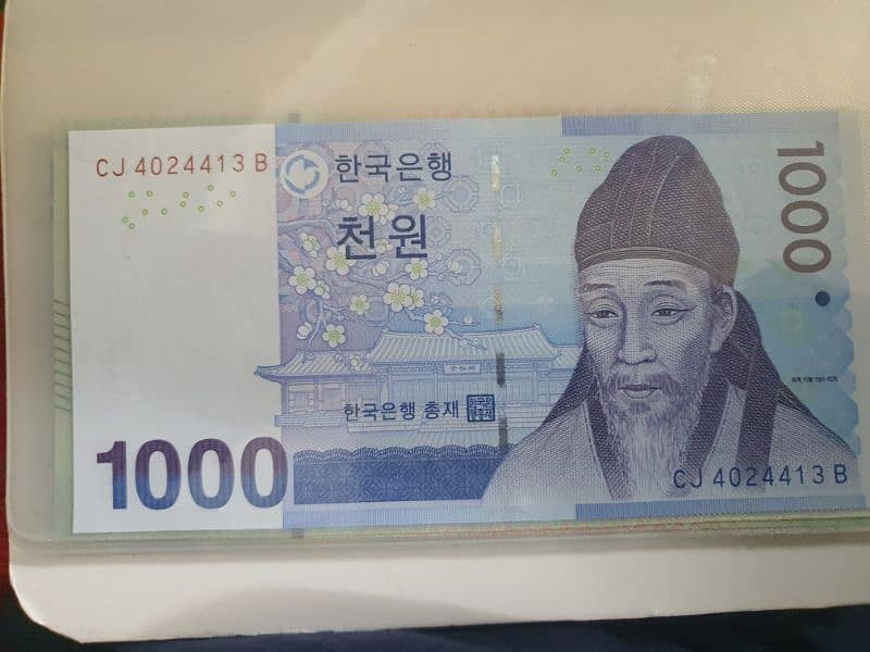 72 notes and 60+ diff countries  ( I can sell separately if you want ) 6