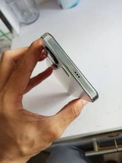 Amoled Ultra Hd display. 16/256 storage. fast charge or complete box.