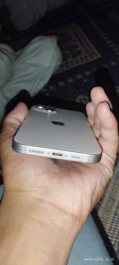 I phone 13 with box 10/10 like new water pack 86 BH