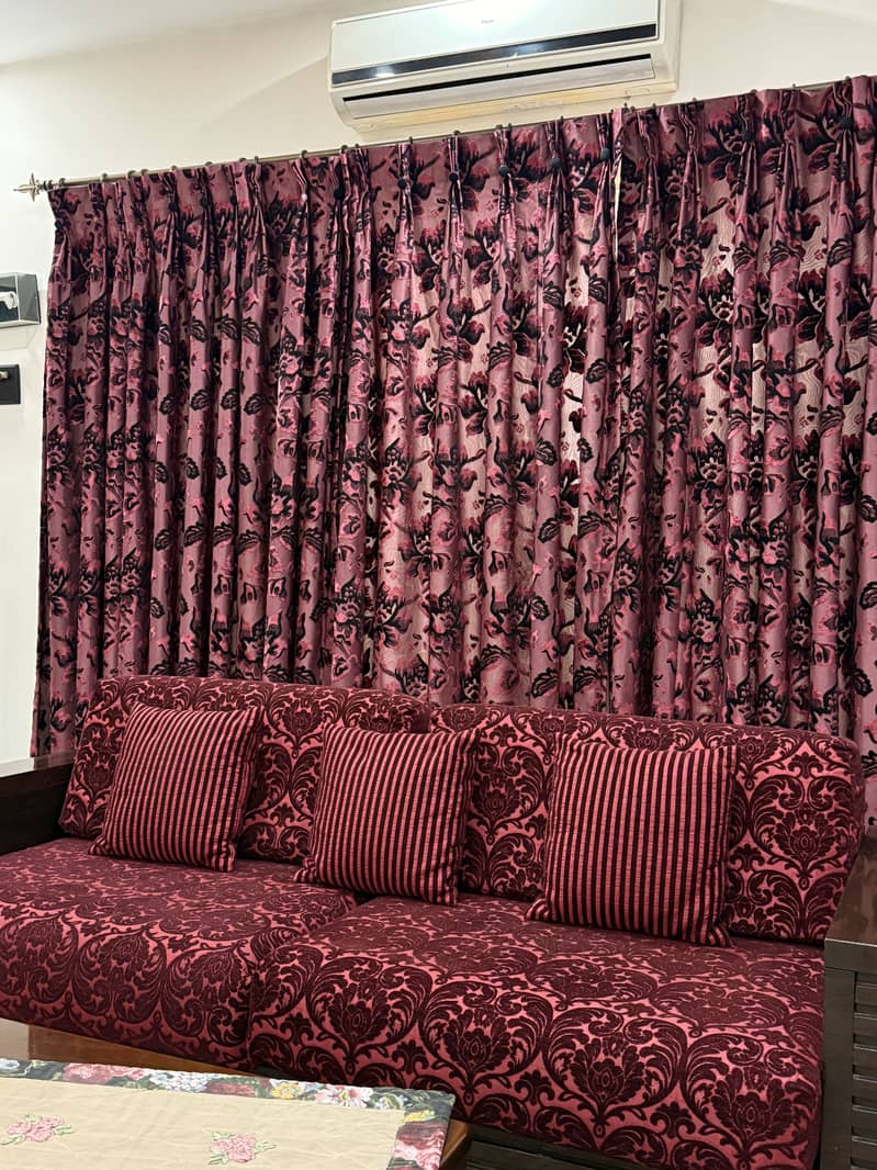 6 seater Sofa with 2 side Tables and 4 Curtains 0
