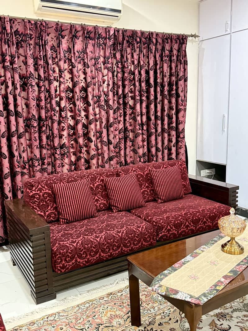 6 seater Sofa with 2 side Tables and 4 Curtains 8
