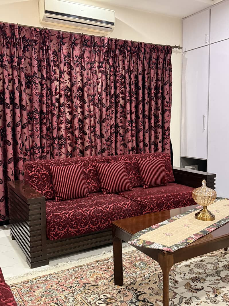 6 seater Sofa with 2 side Tables and 4 Curtains 9