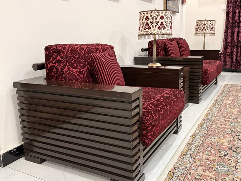 6 seater Sofa with 2 side Tables and 4 Curtains 10
