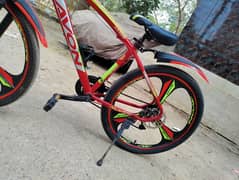 red cycle ka glowing paint hai in night the paint was glowing