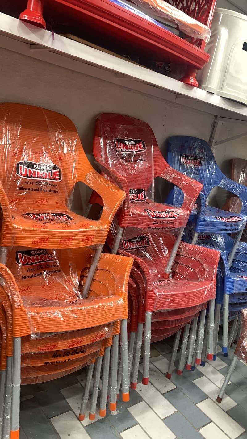 New Modern (wavy chair) Pure plastic 0
