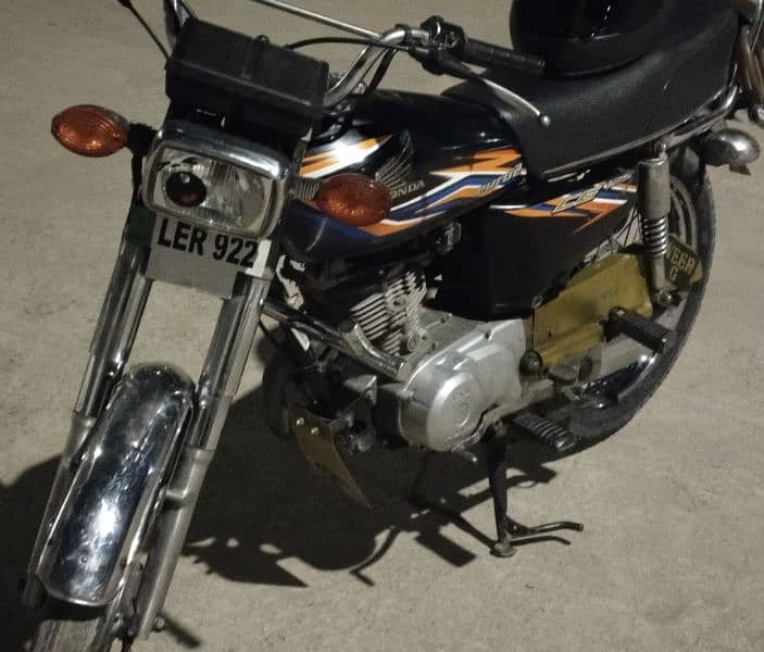 Honda 125 black colour 2
