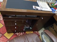 2 tables in good condition