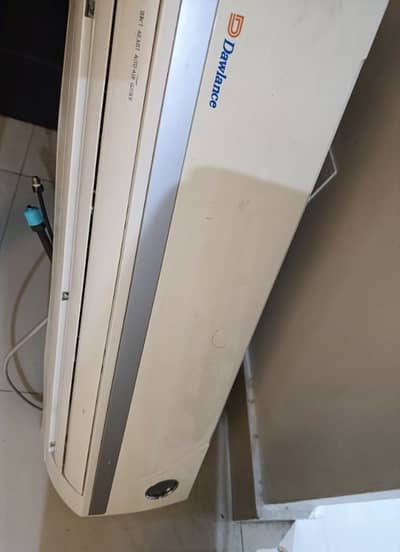 1 ton Dawlance AC for sale in Working condition