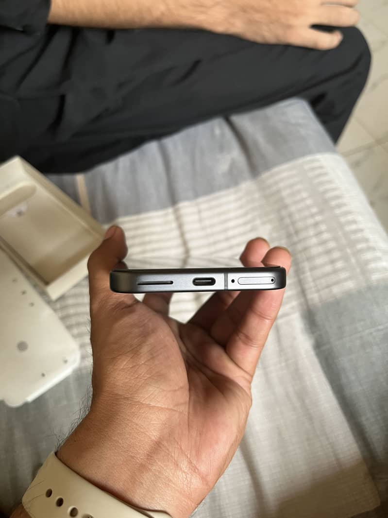 Google pixel 9 box open condition 4