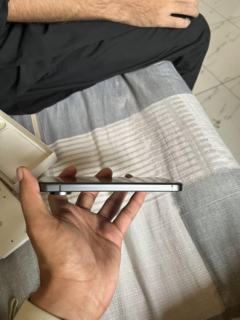 Google pixel 9 box open condition 5