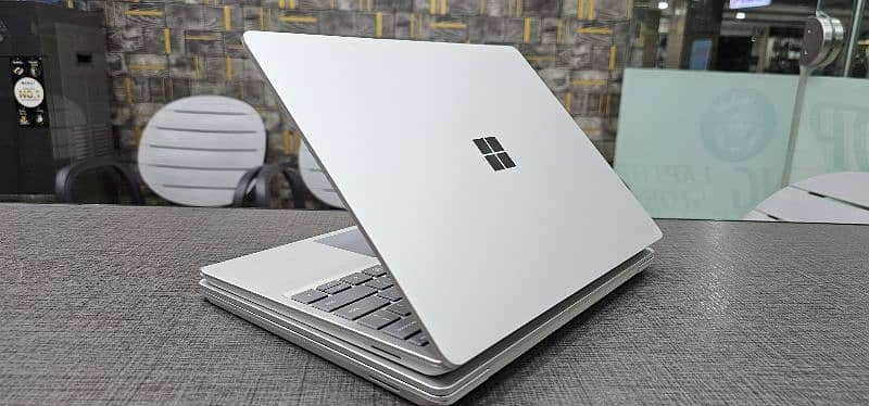 Microsoft Surface Go Core i5 10th Generation 5