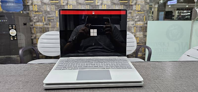 Microsoft Surface Go Core i5 10th Generation 10