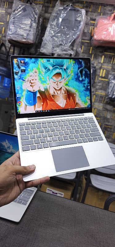 Microsoft Surface Go Core i5 10th Generation 15