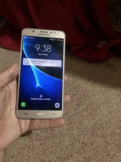 Samsung Galaxy j7 2gb ram 16 gb storage model J7 galaxy