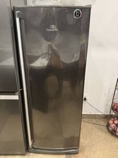 Dalliance vertical freezer