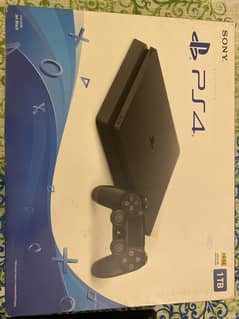 PS4 slim 1 TB