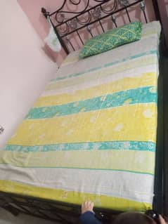 two single iron bed 4.5 × 6 feet