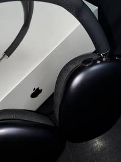 AirPod’s Max - Almost New - Full Box