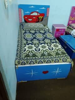 2 beds 1 almari and 1 side table available in good condition