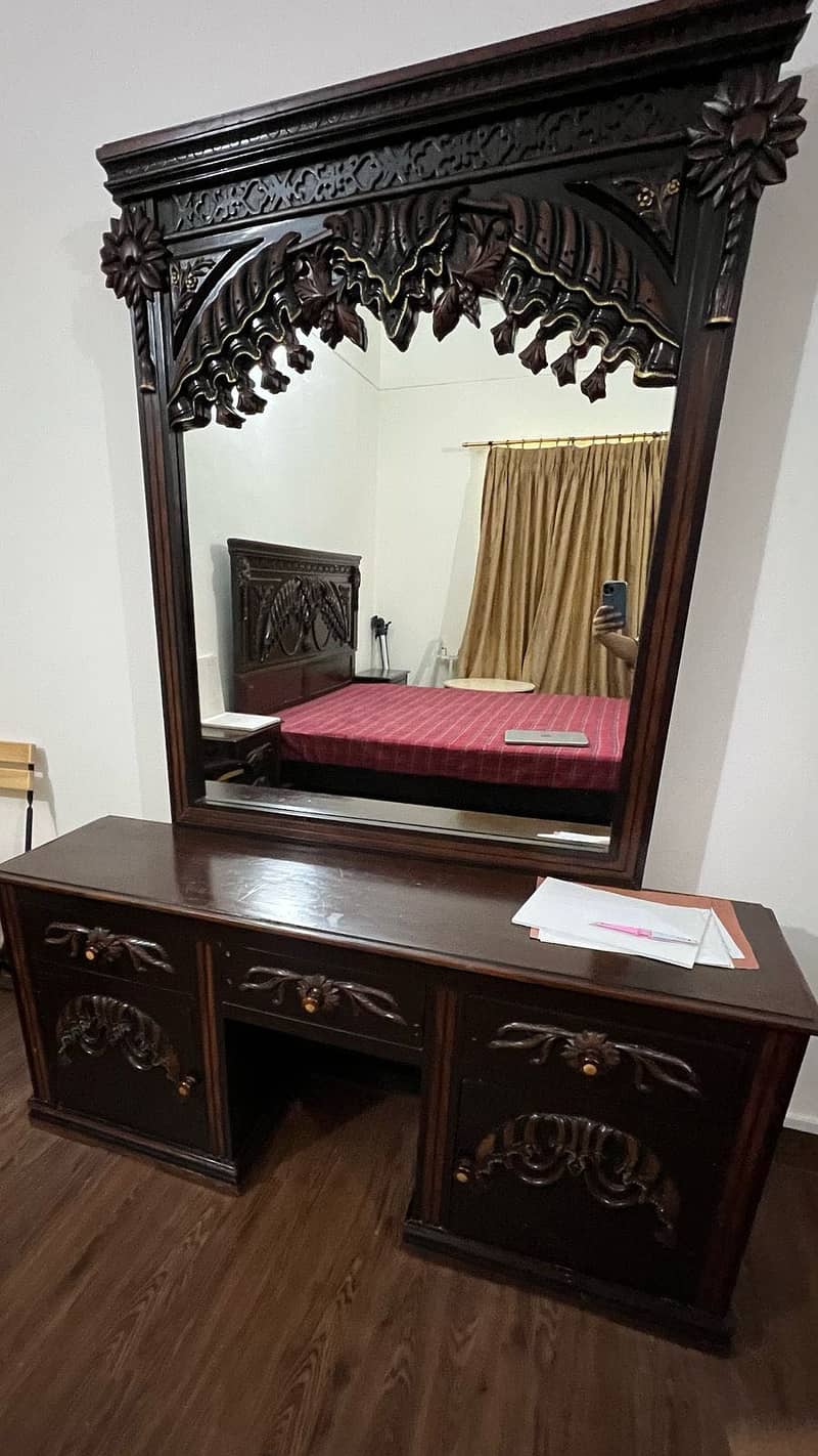 King size bed with side tables and dressing table 1