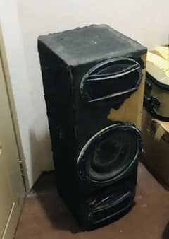 2 speakers 1 sub woofer with large box