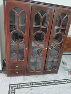 Bartano Ki almari 3 doors Good condition urjent for sale (call me)