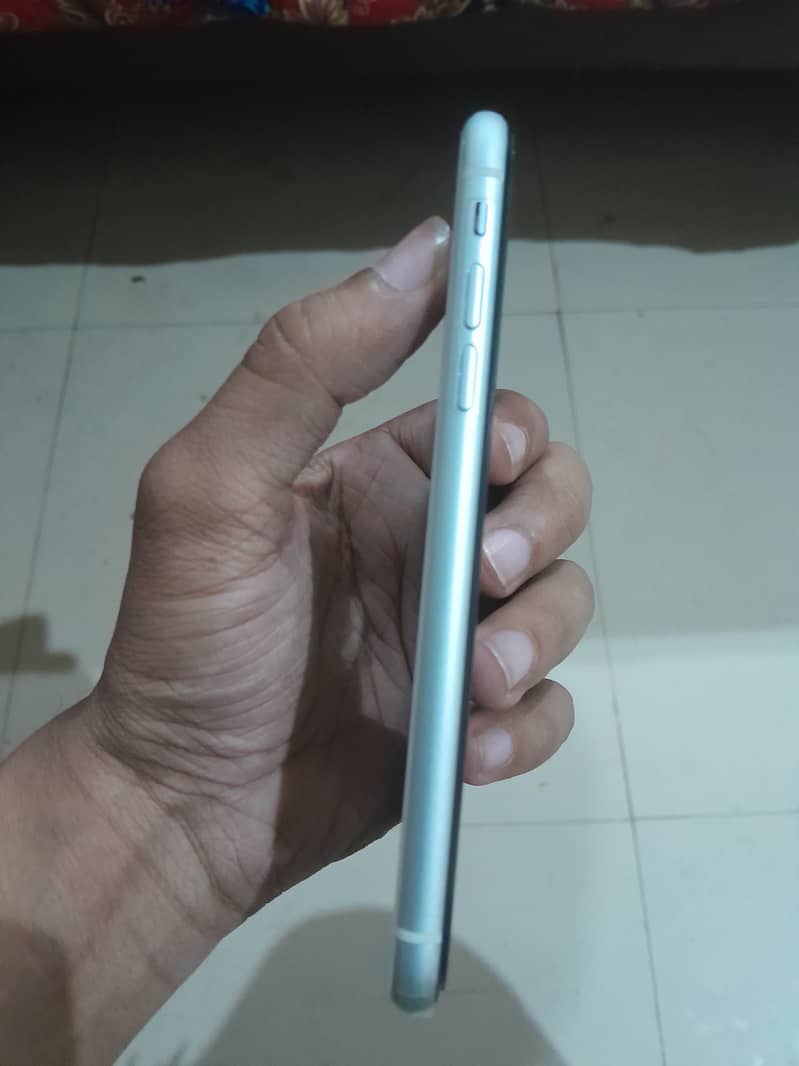 I phone Xr 10/10 Condition 3
