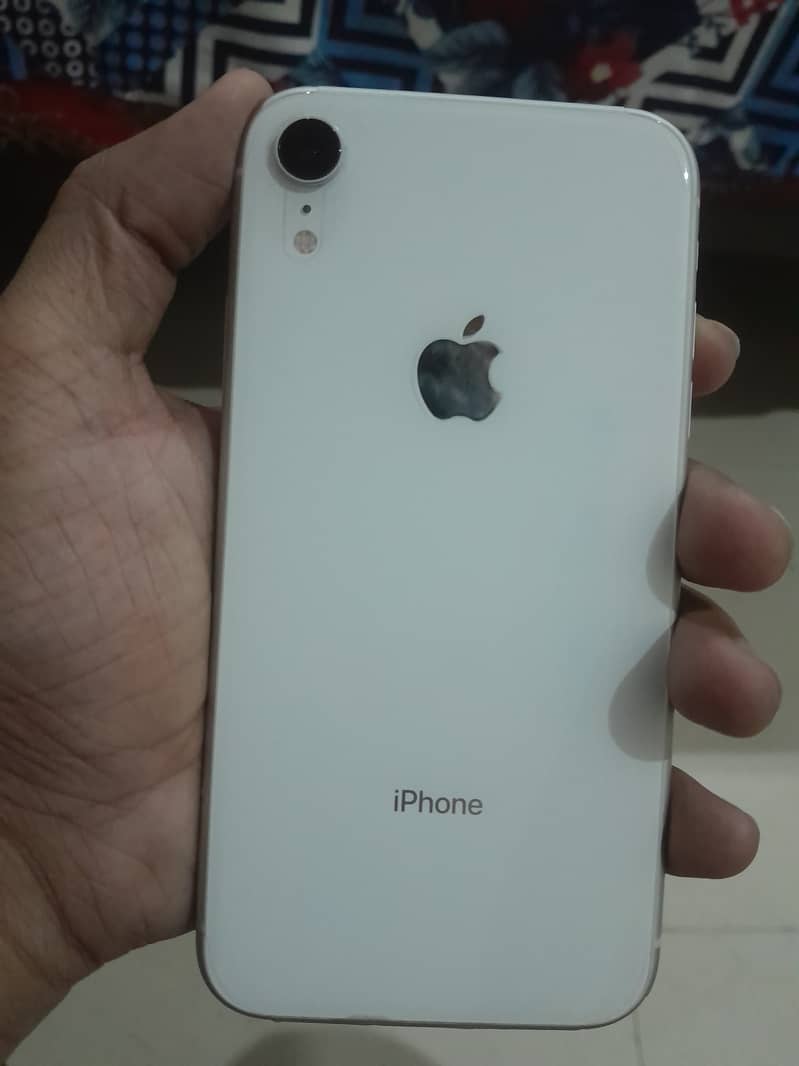 I phone Xr 10/10 Condition 4