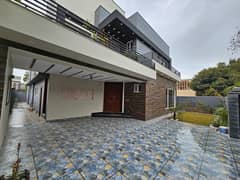 10 Marla House Like New House For Rent In Bahria Town Lahore