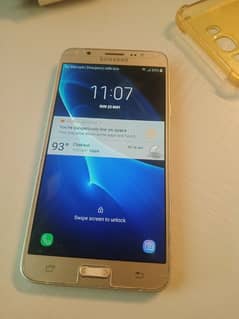 Samsung Galaxy j 7 ⁶.   box ka Sat hai