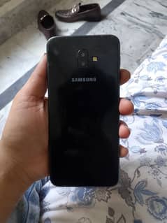 apny use ka fine ha single hand with care,, box b available ha