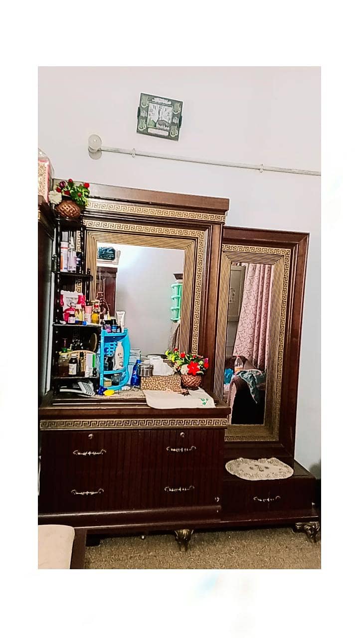 Dressing Table 0