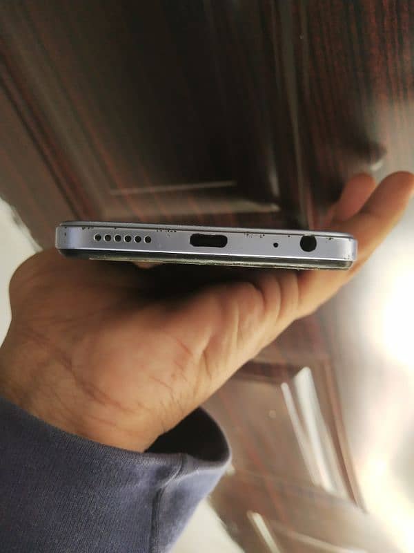 Tecno spark go with box       4 and 3 GB expandable/64 8