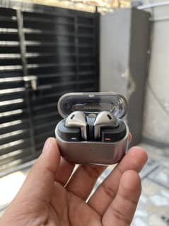 Samsung Galaxy Buds 3 ( uk variant )