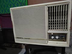General window 1.5 Ton AC  new condition