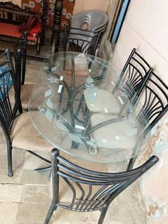 DINING TABLE FOR SALE GOOD CONDITION