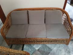Bait sofa set for sale. in good condition