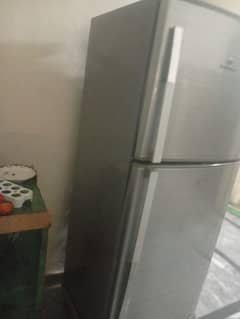 urgent sale karna hai dawlance ka fridge hai