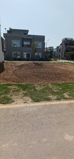 Corner 10.22 marla plot available for sale in park view city Lahore