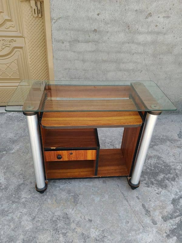 computer table good condition 0