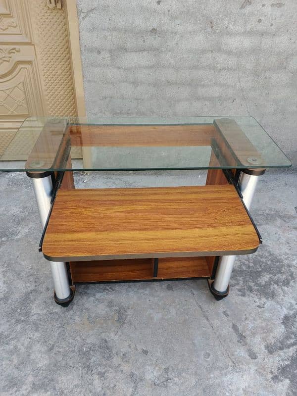 computer table good condition 3