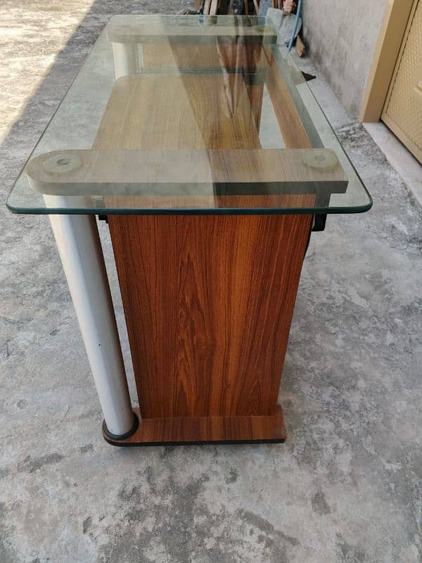 computer table good condition 4