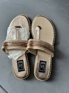 5 brand new Insignia sandals (size-37)
