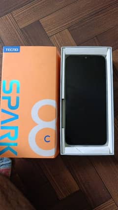 tecno Spark 8C complete Saman Hai dabba charger 10/9 condition hai