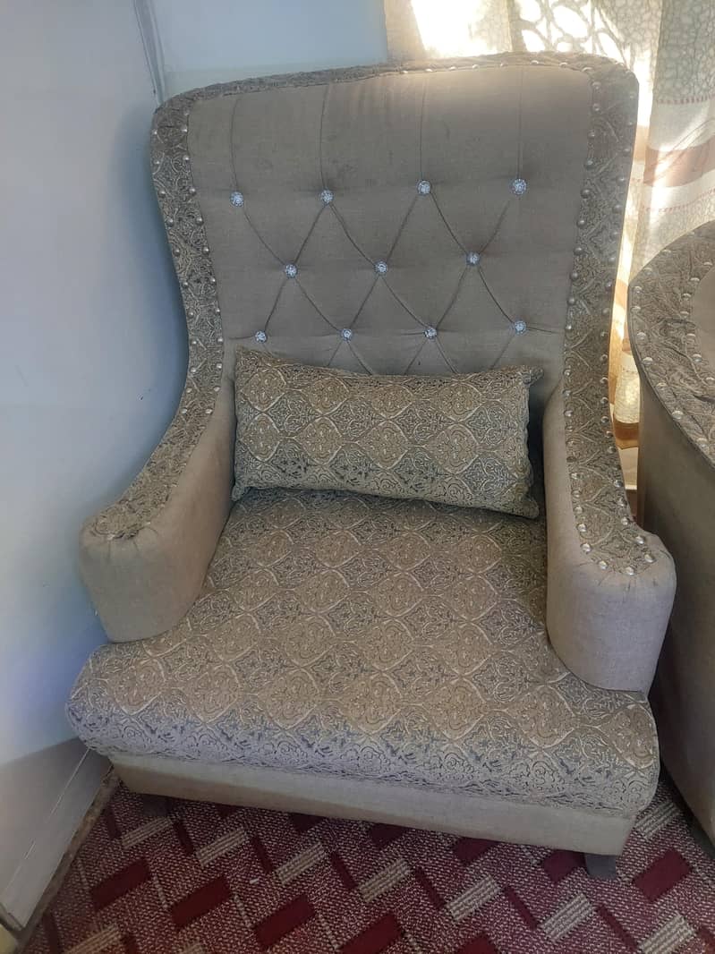 5 seater good quality sofa set with  3 tables 3