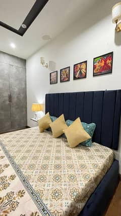 1 BED LUXURY FURNISHED FOR PAY DAY WEEKLY RANT IN GULBERG GREEN