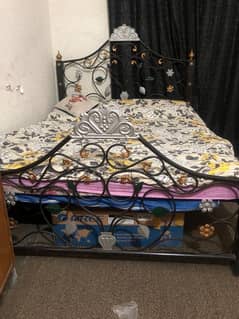 Queen size bed, sofa set+Table