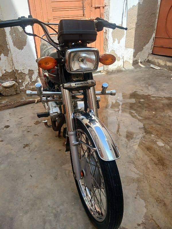 CG 125 Model 2024 immaculate Condition less driven 6